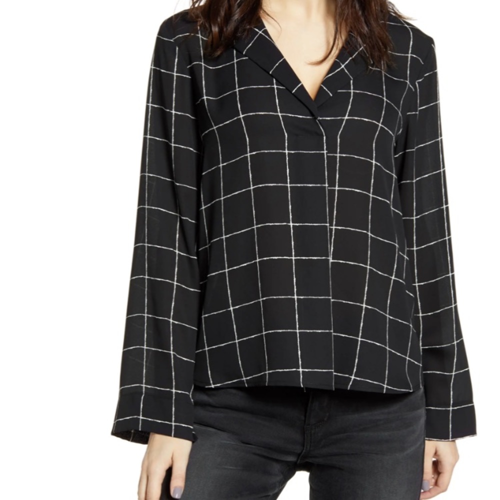 All in favor Harper long sleeve top black window